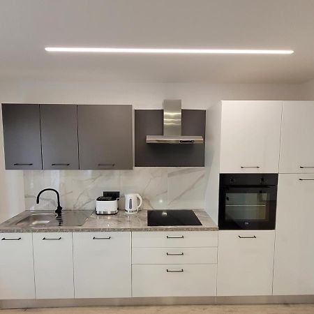 The Setting Sun Apartment Umag Bagian luar foto