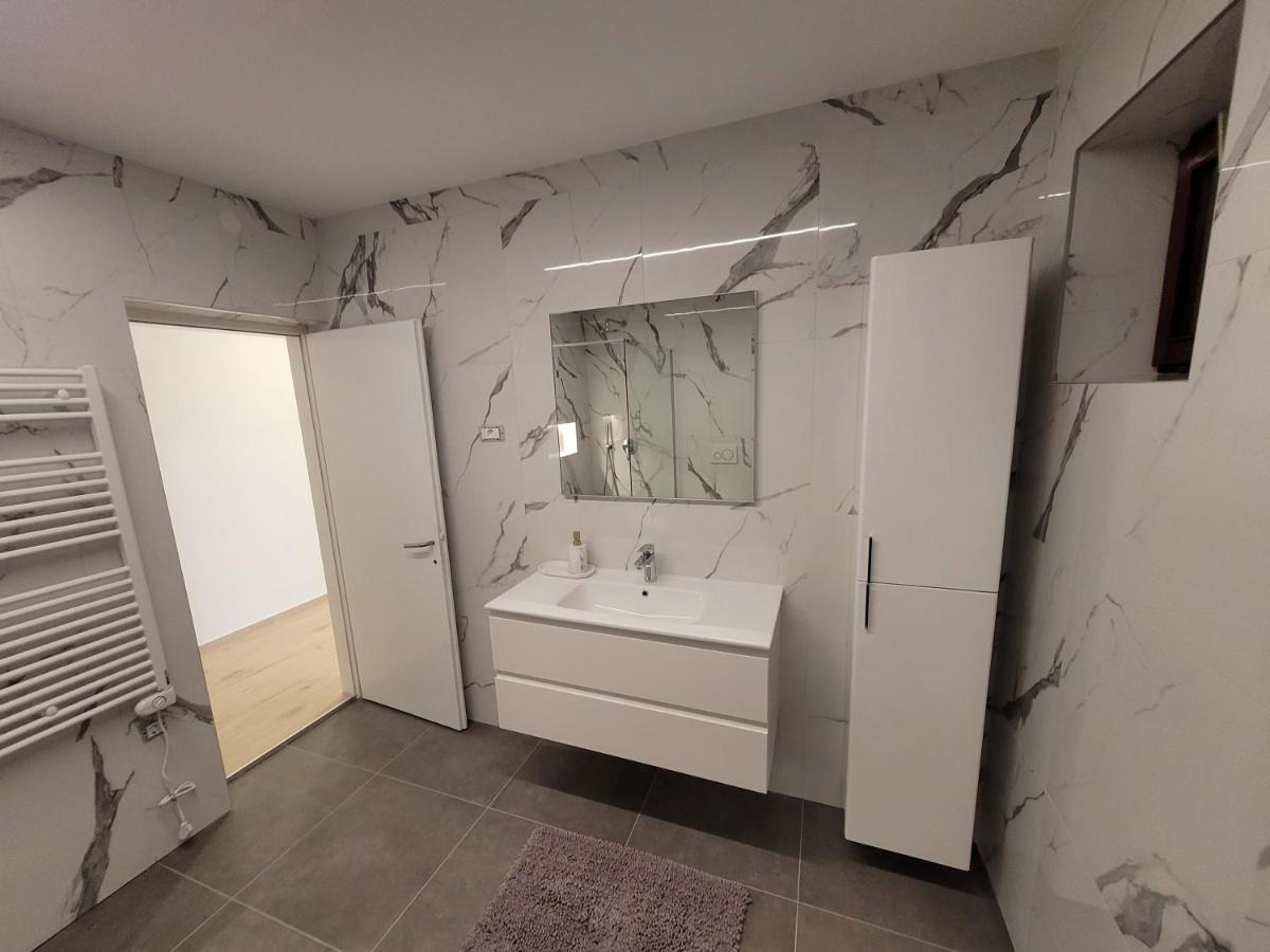 The Setting Sun Apartment Umag Bagian luar foto