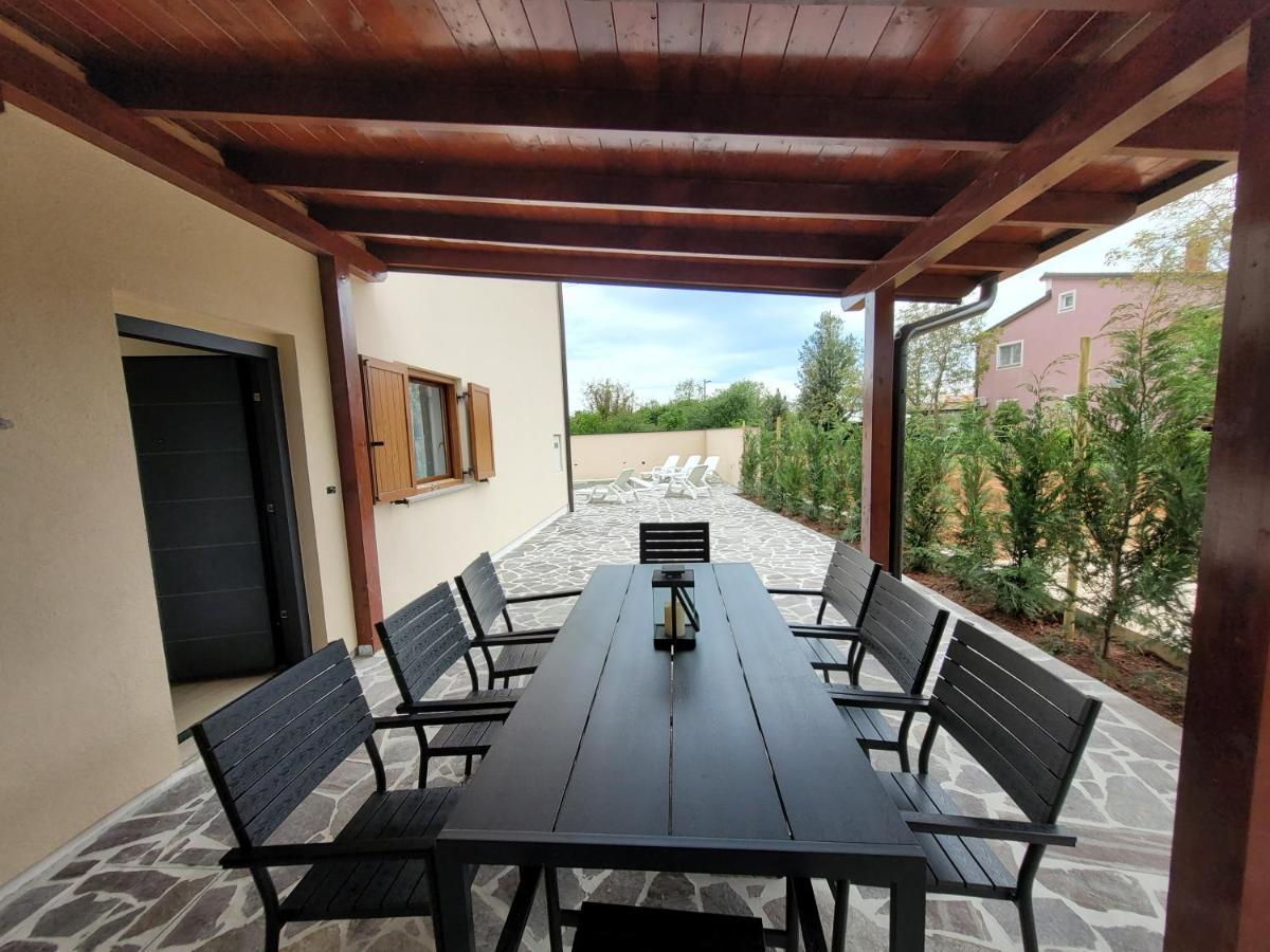 The Setting Sun Apartment Umag Bagian luar foto