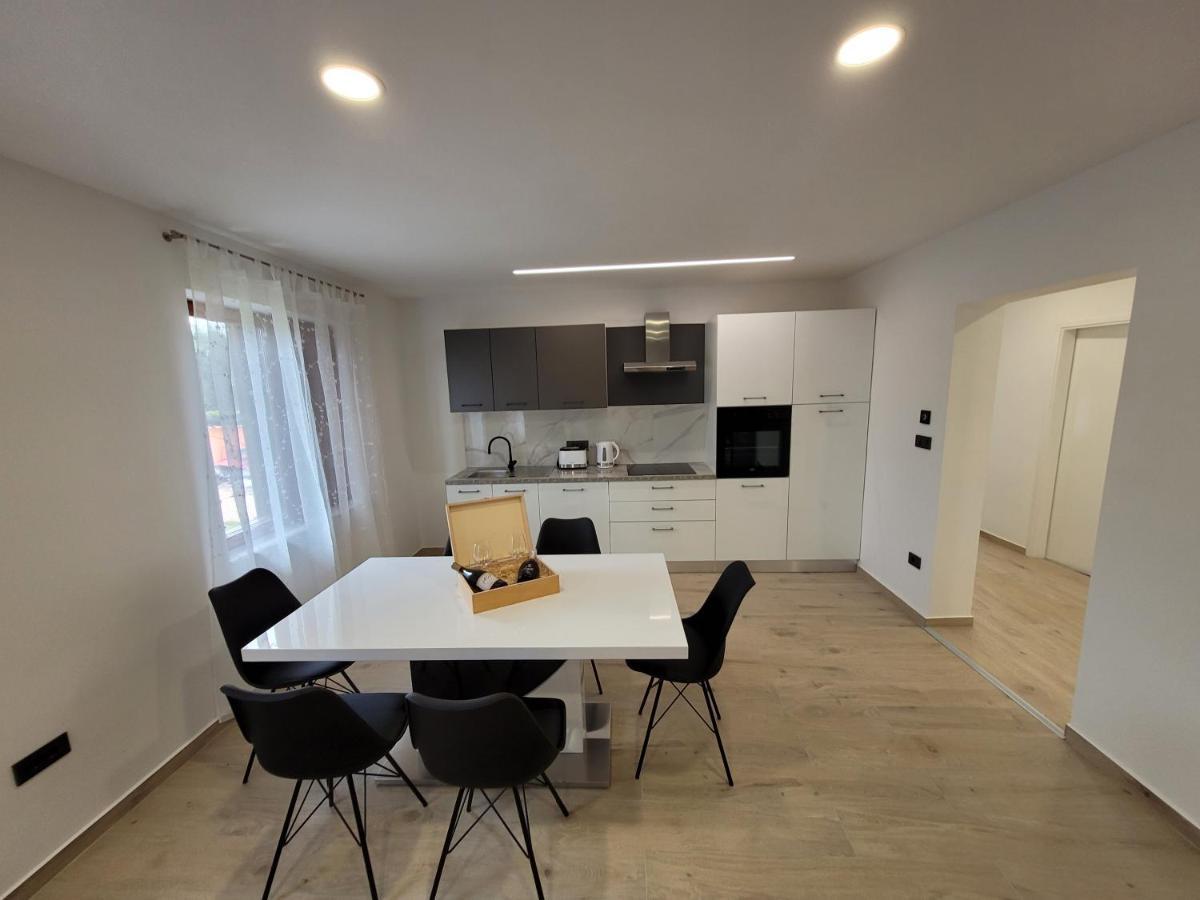 The Setting Sun Apartment Umag Bagian luar foto