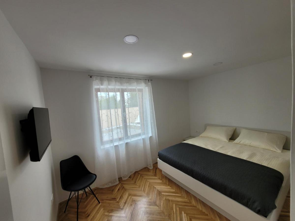 The Setting Sun Apartment Umag Bagian luar foto