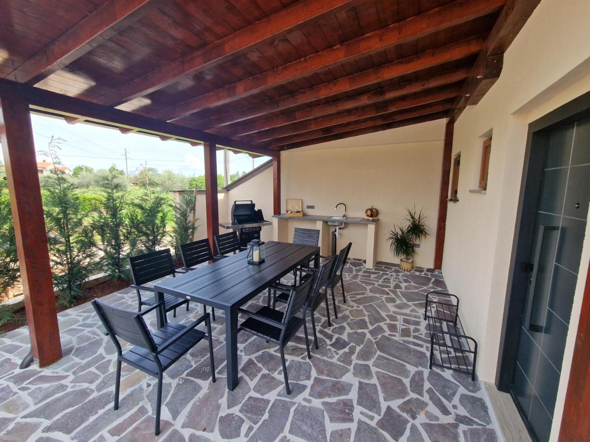The Setting Sun Apartment Umag Bagian luar foto