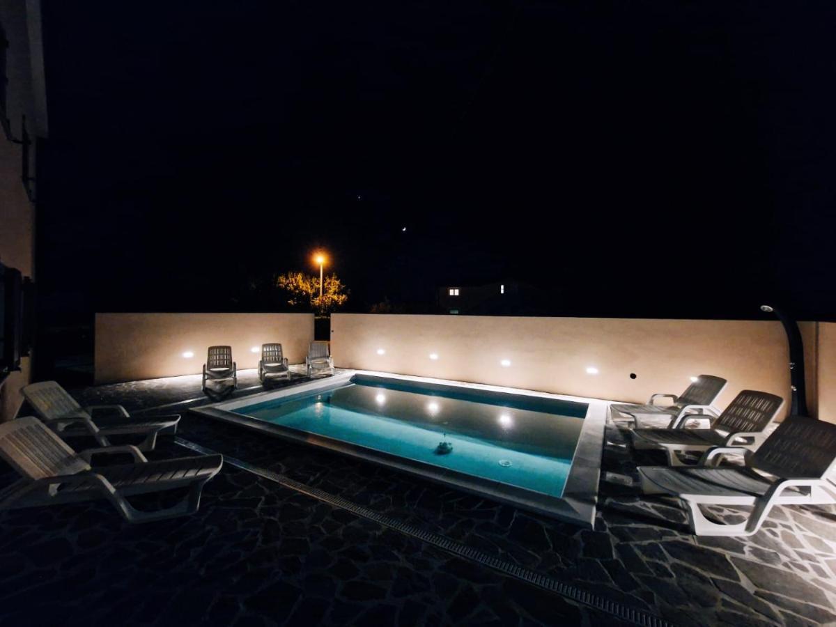 The Setting Sun Apartment Umag Bagian luar foto